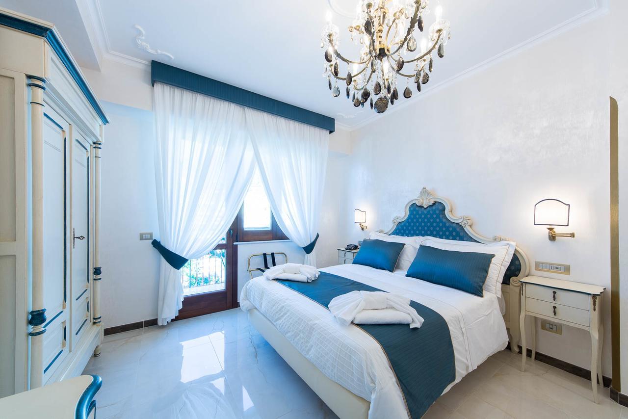 Triple Room with Balcony and Sea View,947191513:JPEG
