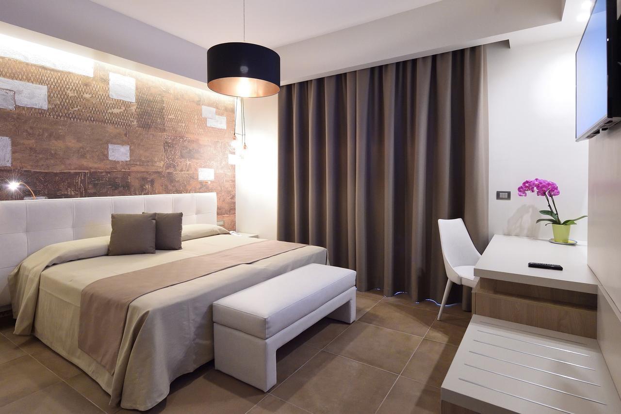 Deluxe Double or Twin Room Spa Bath,681780492:JPEG